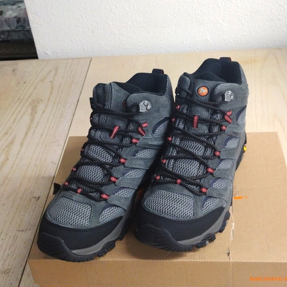 Merrell Men's MOAB Waterproof Mid-cut Hiking Shoes! - Picture 2 of 6